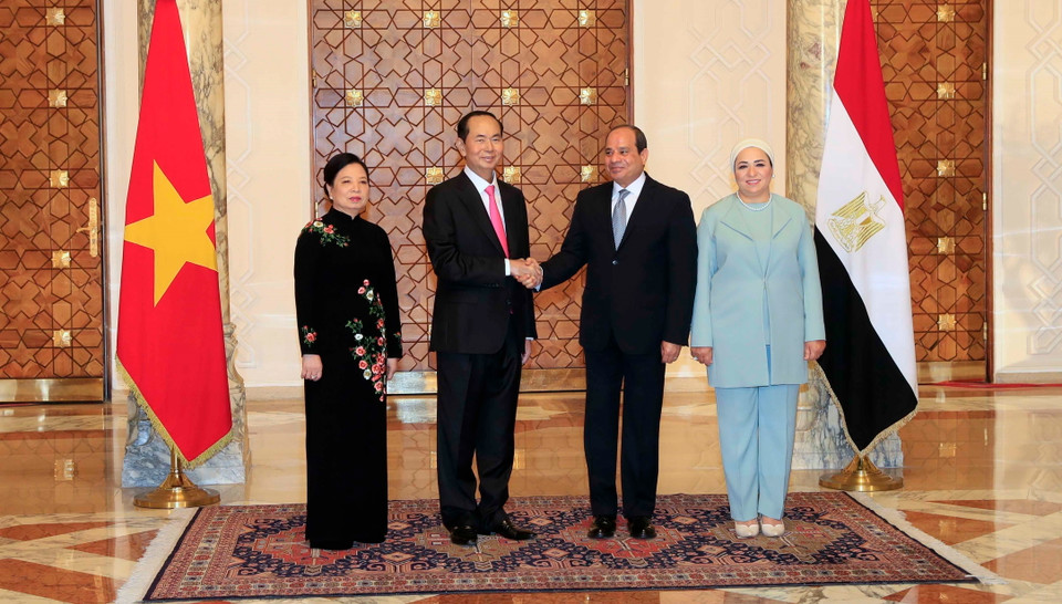 Tổng thống Ai Cập Abdel Fattah Al Sisi và Phu nhân đón Chủ tịch nước Trần Đại Quang và Phu nhân tại Dinh Tổng thống ở thủ đô Cairo, sáng 27/8/2018. (Ảnh: Nhan Sáng/TTXVN)