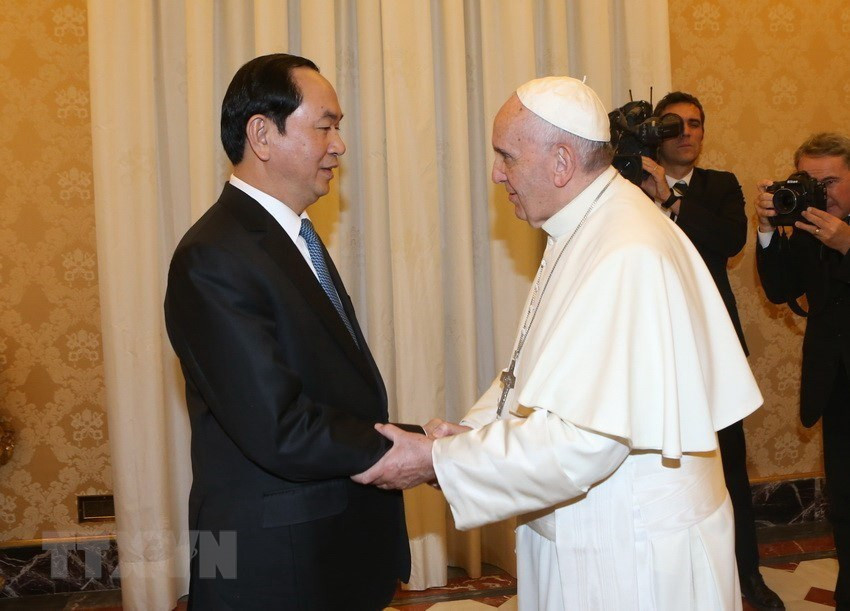 Chủ tịch nước Trần Đại Quang hội kiến Giáo hoàng Francis trong chuyến thăm Tòa thánh Vatican, ngày 23/11/2016. (Ảnh: Nhan Sáng/TTXVN)