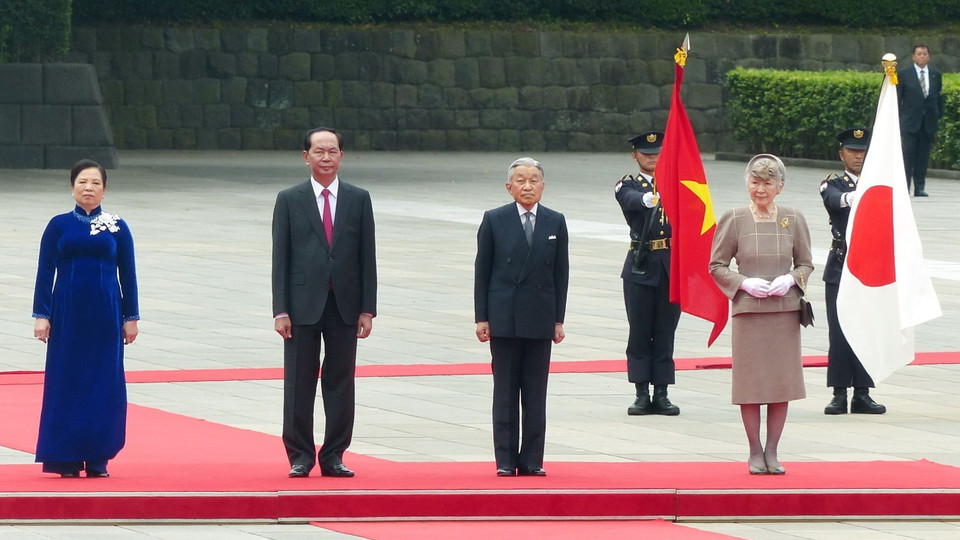 Chủ tịch nước Trần Đại Quang và Phu nhân cùng Nhà vua Akihito và Hoàng hậu Nhật Bản, ngày 30/5/2018, tại Lễ đón chính thức ở Hoàng cung, thủ đô Tokyo, Nhật Bản. (Ảnh: Nhan Sáng/TTXVN)