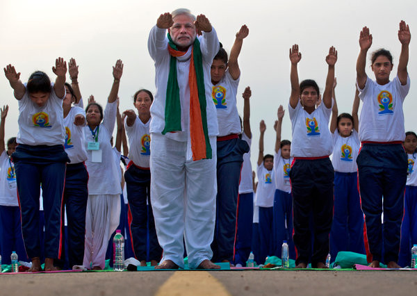 Thủ tướng Ấn Độ tham gia Ngày Yoga quốc tế lần đầu tiên với mục đích tăng cường hòa hợp và hòa bình. (Nguồn: AP)