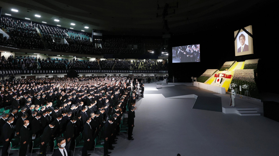 Ngày 27/9/2022, Lễ Quốc tang cố Thủ tướng Nhật Bản Abe Shinzo được tổ chức trọng thể tại Võ Đạo quán Nhật Bản (Nippon Budokan) ở thủ đô Tokyo. (Ảnh: Kyodo/TTXVN)