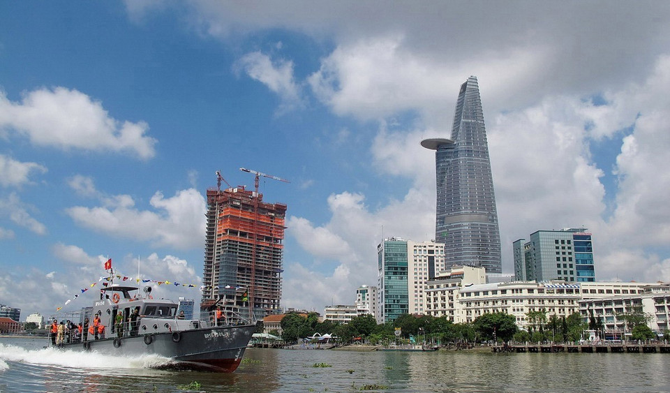  Sau hơn 40 năm giải phóng, đất nước ta đã có những bước phát triển vượt bậc, hiện đại, làm thay đổi hoàn toàn diện mạo, tiềm lực kinh tế, uy tín, vị thế quốc tế của đất nước được nâng cao, tạo ra thế và lực mới cho đất nước tiếp tục đi lên. (Ảnh: Thế Anh/TTXVN)