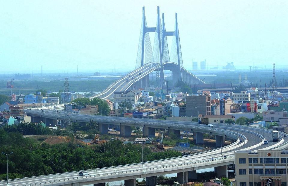 Cầu Phú Mỹ bắc từ Quận 7 sang Quận 2, là một trong những thành tựu về phát triển hạ tầng cơ sở của Thành phố Hồ Chí Minh sau giải phóng. (Ảnh: Kim Phương/TTXVN)