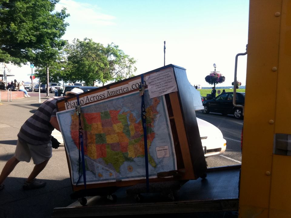 Trong suốt hành trình 5 năm du lịch của mình, Dotan đã tới ​​300 thành phố ở ​21 ​nước, gặp gỡ nhiều người từ các quốc gia khác nhau như Mexico, Canada và châu Âu. (Nguồn: CCTVNews)