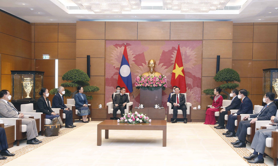 Chủ tịch Quốc hội Vương Đình Huệ và Phu nhân tiếp Chủ tịch Quốc hội Lào Xaysomphone Phomvihane và Phu nhân. (Ảnh: Doãn Tấn/TTXVN)