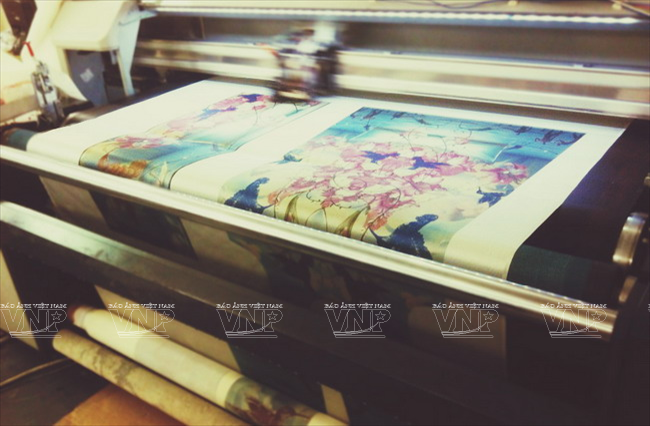  Những bản vẽ được thiết kế theo hình thức kỹ thuật số và in màu. (Ảnh: Văn Quyền/Báo ảnh Việt Nam)