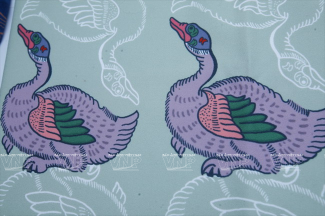  Họa tiết hình những chú vịt bầu. (Ảnh: Văn Quyền/Báo ảnh Việt Nam)