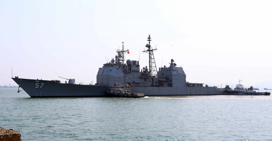  Tàu tuần dương hạm USS Lake Champlai cập cảng Tiên Sa (Đà Nẵng). (Ảnh: Trần Lê Lâm/TTXVN)