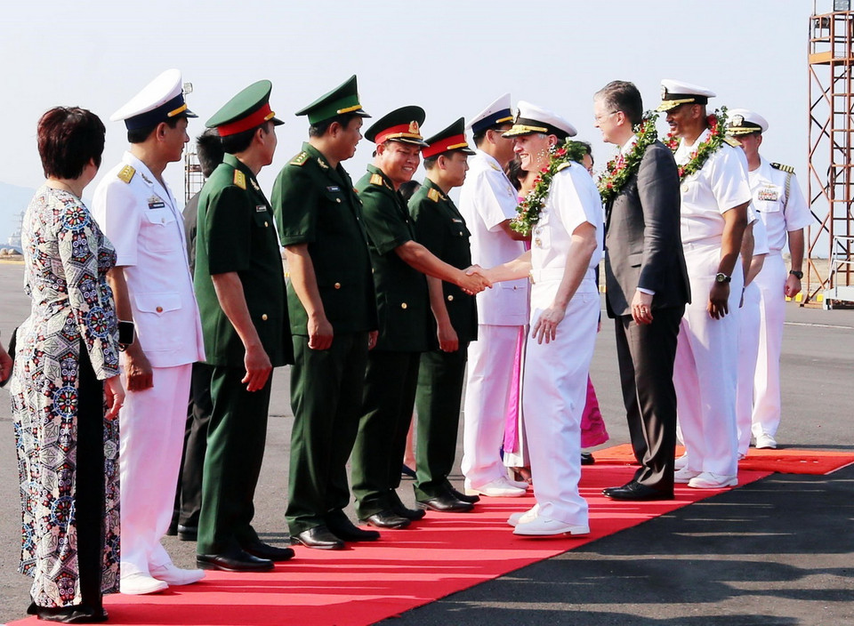 Quang cảnh lễ đón sỹ quan, thủy thủ đoàn thăm hữu nghị Đà Nẵng. (Ảnh: Trần Lê Lâm/TTXVN)