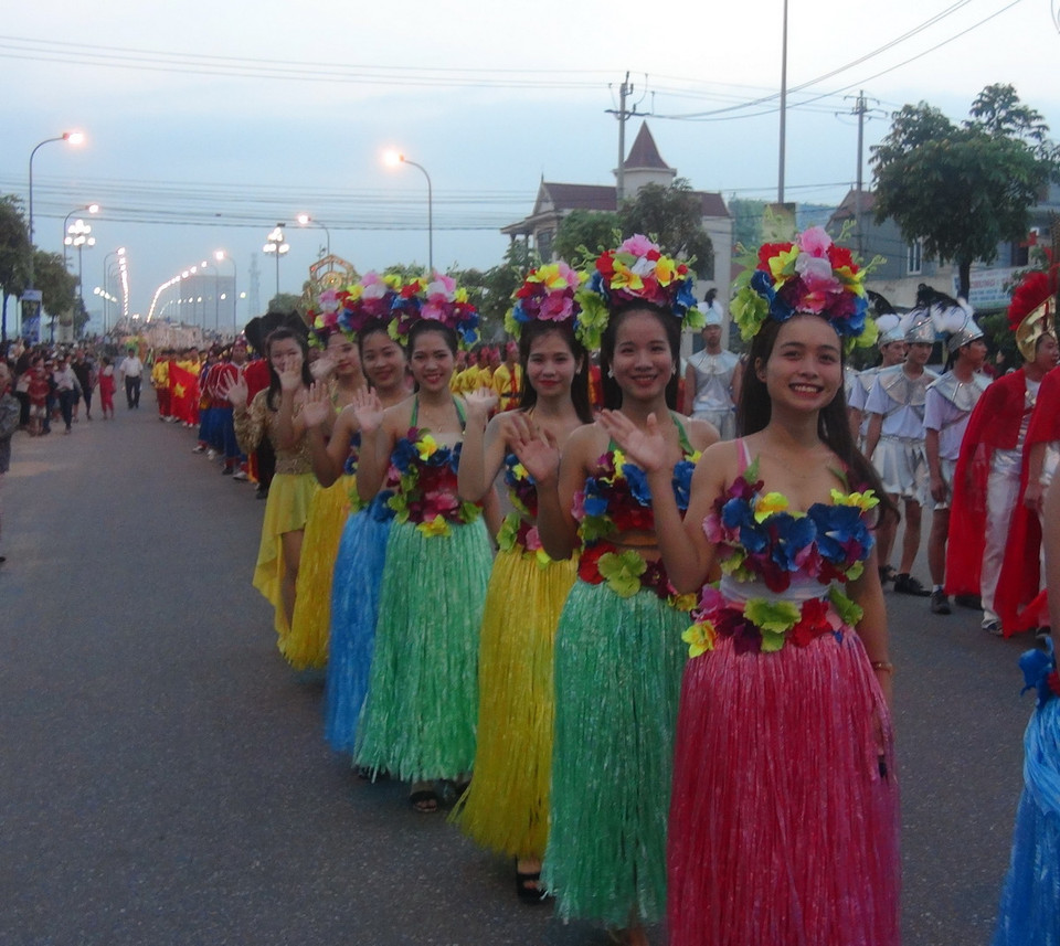 Màn 'diễu hành đường phố' được mọi người quan tâm. (Ảnh: Đức Thọ/TTXVN) 