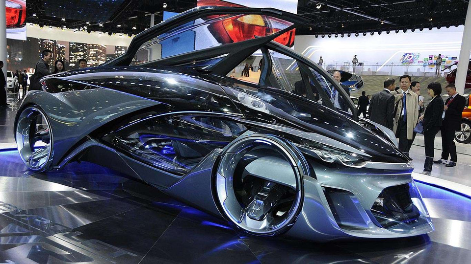 FNR Concept là một mẫu xe điện tự vận hành do Trung tâm kỹ thuật ôtô Pan Asia (PATAC) của tập đoàn GM phát triển. Xe gây ấn tượng với đèn pha và đèn hậu laser, bộ cửa cánh chuồn chuồn độc đáo, môtơ điện nằm trên bánh không trục và hệ thống sạc tự động không dây. (Nguồn: Motor Research)