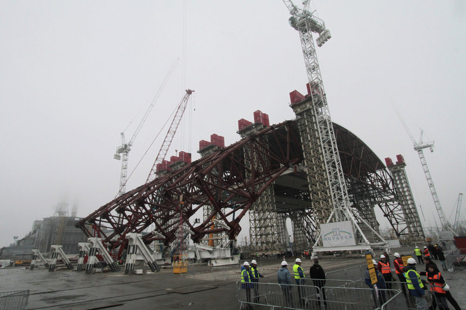 Xây dựng nhà mái vòm ngăn chặn mới tại khu vực Nhà máy Hạt nhân Chernobyl. (Nguồn: Sputnik)