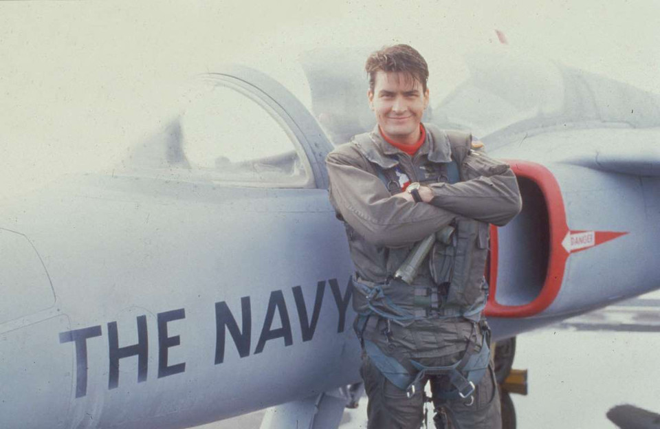 Bộ phim 'Hot Shots' thu về tới 180 triệu USD tại các phòng vé. (Nguồn: Rex)