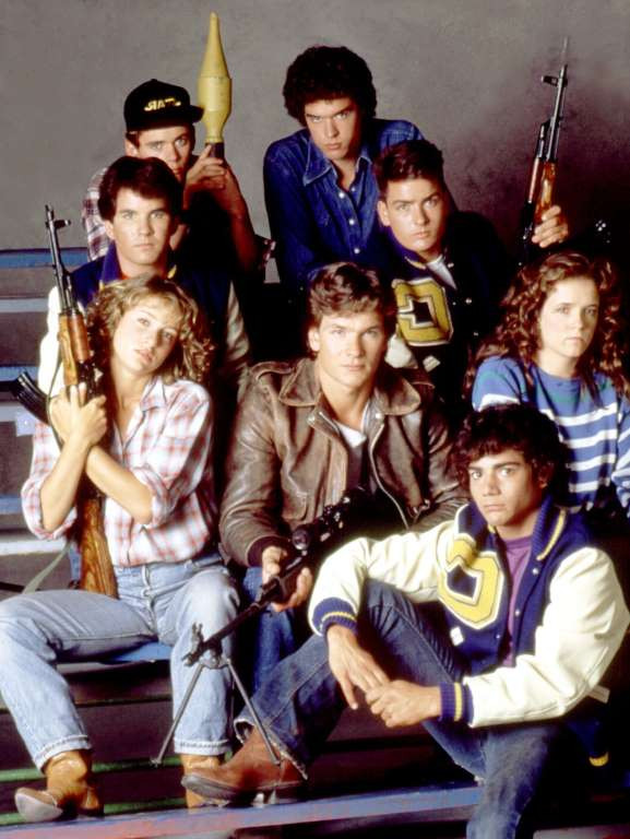 Từ khi còn học trung học, Sheen đã quan tâm đến diễn xuất và bóng chày . Cùng với người bạn học Sean Penn và Rob Lowe, ông đã thực hiện một vài bộ phim nghiệp dư. Sau trung học, Sheen bắt đầu tham gia diễn xuất trong một số bộ phim như 'Red Dawn' và 'Grizzly II:. Predator.' (Nguồn: Rex)