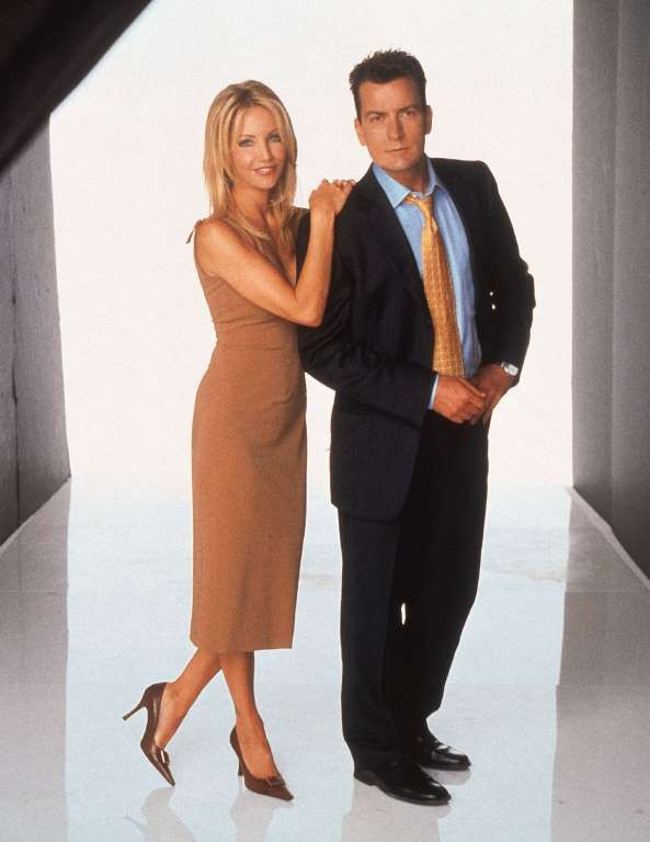 Sau quãng thời gian đen tối dính líu tới pháp luật và ma tuý, vào năm 2000, Sheen đã tìm cách làm vực lại sự nghiệp điện ảnh của mình với vai chính trong bộ phim truyền hình 'Spin City.' (Nguồn: AP)