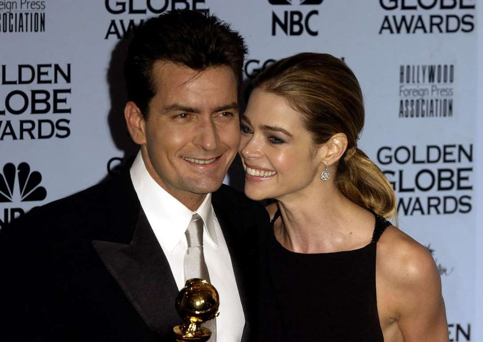 Sau gần 3 năm kết hôn, tháng 3/2005, vợ hai của Charlie Sheen là Denise Richards đệ đơn ly hôn với lý do tài tử Hollywood nghiện rượu, lạm dụng ma túy và bạo lực. (Nguồn: WireImages)