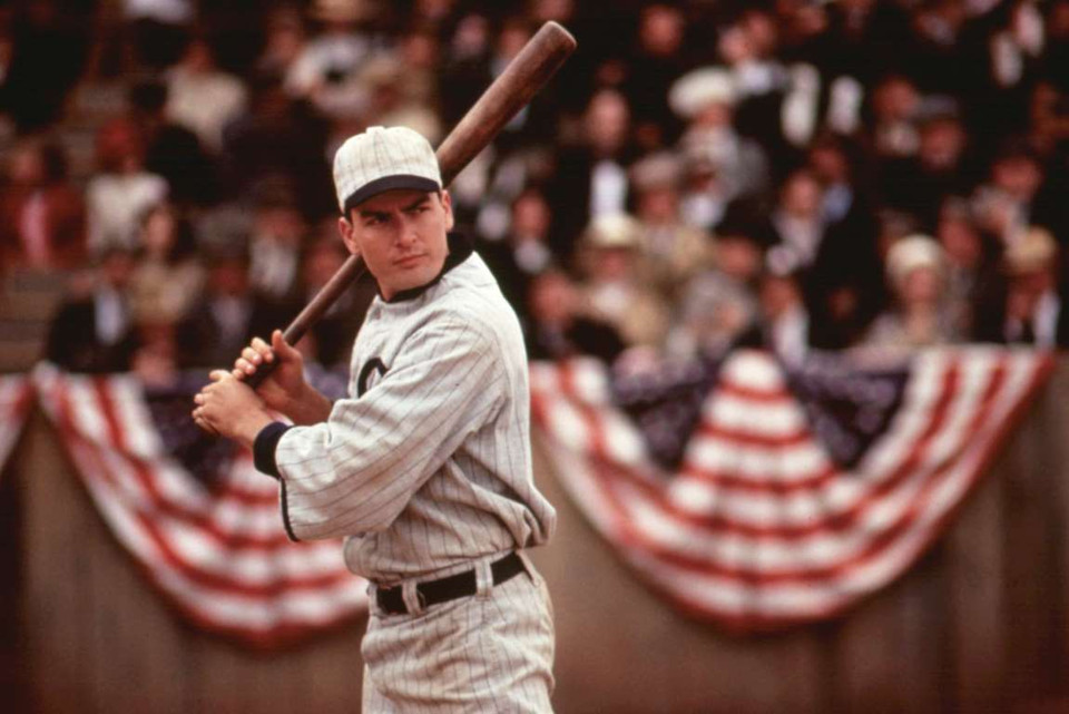 Sheen đã trình diễn khả năng chơi bóng chày ấn tượng trong bộ phim 'Eight Men Out.' (Nguồn: Rex)