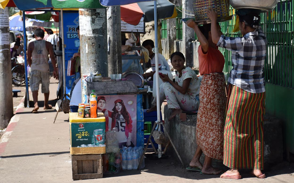 Thập niên 1940-1950, Myanmar là nước giàu nhất tại khu vực Đông Nam Á, và trên con đường trở thành nền kinh tế phát triển thứ 2 tại châu Á sau Nhật. Đến năm 1950, Myanmar trở thành một trong những 'con hổ châu Á,' nền kinh tế tăng trưởng nhanh. Thành phố Yangon, đô thị lớn nhất Myanmar, khi đó là thủ đô của quốc gia này. (Ảnh: Sơn Nam/Vietnam+)