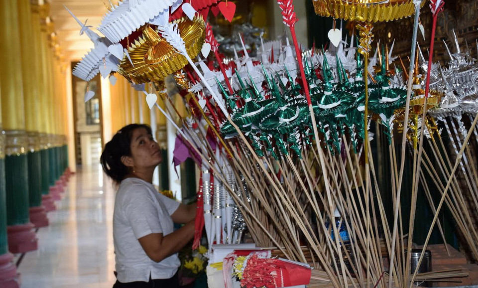 Lễ vật cúng phật. (Ảnh: Sơn Nam/Vietnam+)