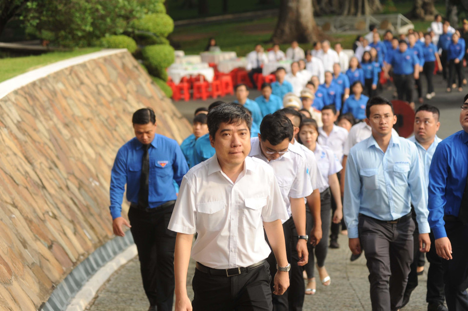 Người dân chuẩn bị vào viếng. (Nguồn: TTXVN)