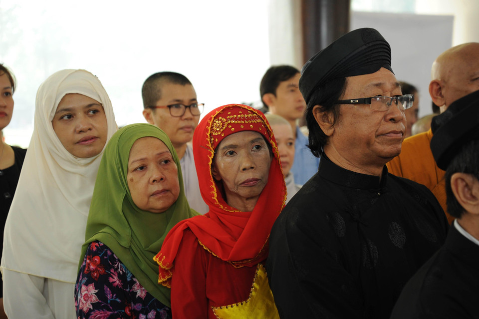 Các tầng lớp nhân dân, đồng bào các dân tộc, tôn giáo tham dự Lễ viếng nguyên Chủ tịch nước, Đại tướng Lê Đức Anh tại Hội trường Thống Nhất. (Nguồn: TTXVN)