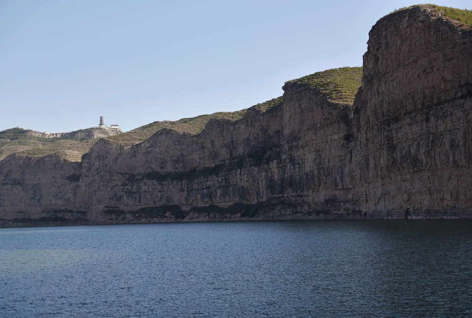 Hoàng Hà được thế giới biết đến bởi độ hung dữ và đục ngầu phù xa, nhưng tại Hẻm núi Junggar lại cho du khách một cái nhìn khác về con sông Mẹ của Trung Quốc. (Ảnh: Vietnam+)