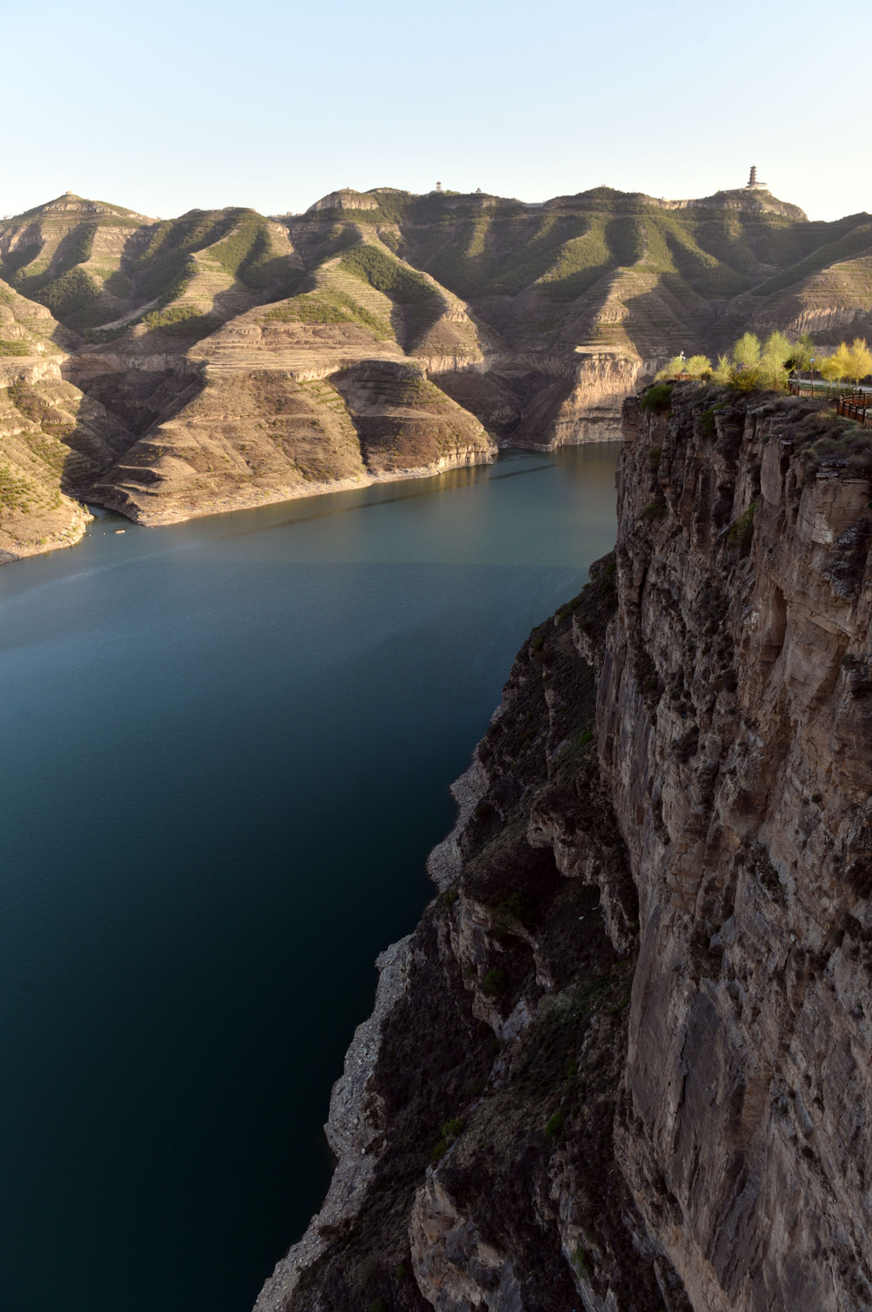 Là nơi có địa mạo hẻm núi đặc sắc nhất của lưu vực sông Hoàng Hà, Hẻm núi Junggar được xếp hạng là một trong 10 hẻm núi đẹp nhất Trung Quốc. (Ảnh: Vietnam+)