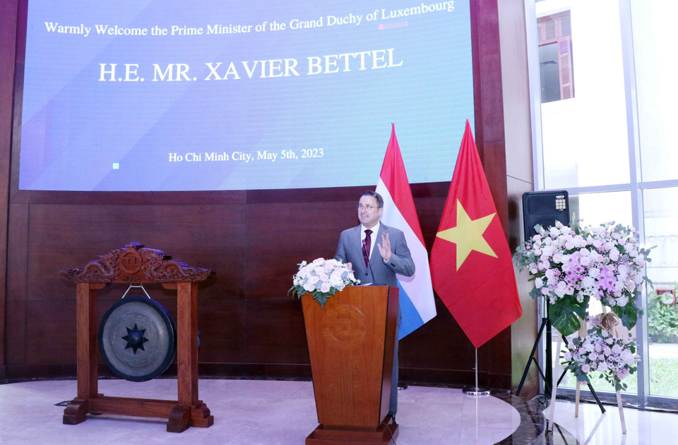 Trong khuôn khổ chuyến thăm chính thức Việt Nam, sáng 5/5/2023, tại Thành phố Hồ Chí Minh, ông Xavier Bettel - Thủ tướng Đại công quốc Luxembourg đến thăm Sở Giao dịch Chứng khoán Thành phố Hồ Chí Minh. (Ảnh: Xuân Khu/TTXVN)