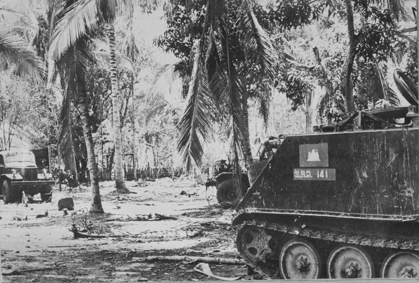 Quân đội cách mạng Campuchia và quân tình nguyện Việt Nam chiếm căn cứ Tà Sanh, thu toàn bộ vũ khí, khí tài của bọn Pol Pot-Ieng Sary. (Nguồn: TTXVN)