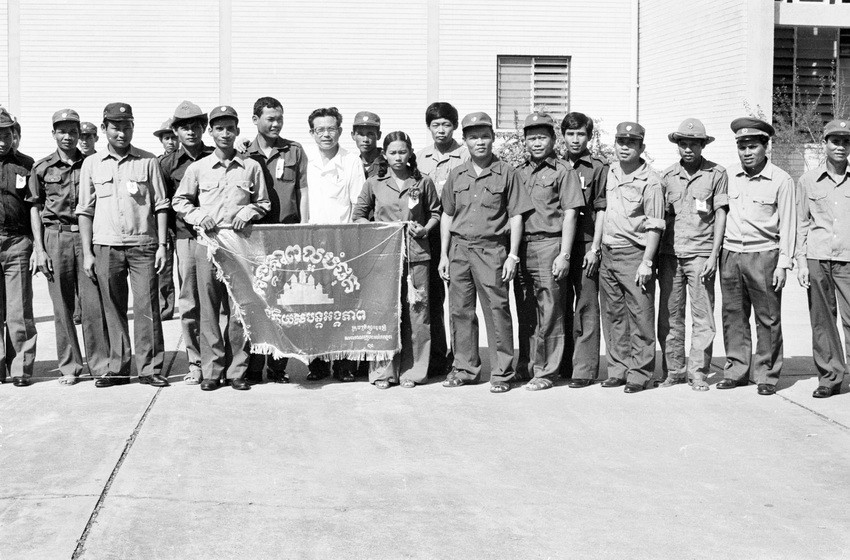 Ngày 1/5/1983, tại thủ đô Phnom Penh, Hội đồng nhà nước, Quốc hội, Bộ Quốc phòng Campuchia tổ chức trọng thể lễ trao tặng Huân chương Angkor Wat cho Binh đoàn Cửu Long. (Nguồn: TTXVN)