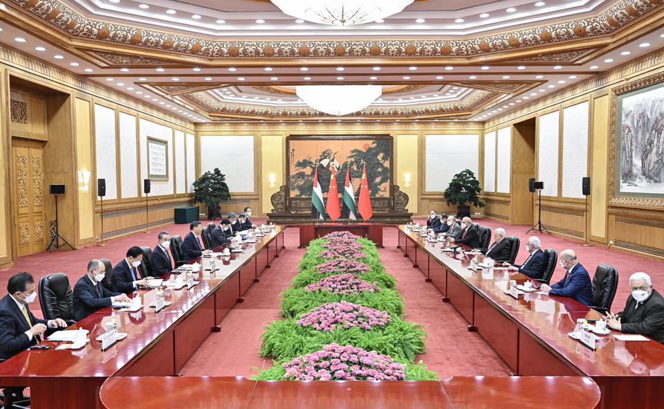 Thảo luận với Tổng thống Palestine Mahmoud Abbas đang trong chuyến thăm Bắc Kinh, ngày 14/6/2023, Chủ tịch Trung Quốc Tập Cận Bình đã đề xuất ba điểm giúp giải quyết vấn đề của Palestine. (Ảnh: THX/TTXVN)