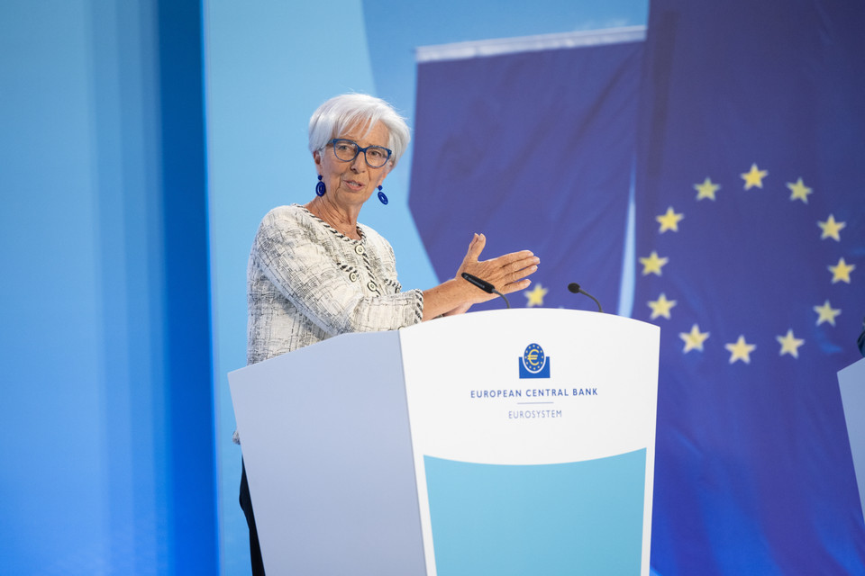  Chủ tịch ECB Christine Lagarde phát biểu tại cuộc họp báo ở Frankfurt (Đức) ngày 15/6/2023 về quyết định nâng lãi suất lần thứ tám liên tiếp, thêm 25 điểm cơ bản, lên mức 3,5% - mức cao nhất trong 22 năm qua.. (Ảnh: THX/TTXVN)