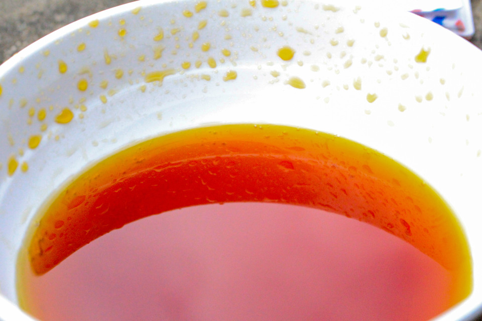 Người dân nơi đây cho biết, nước mắm trong làng được ủ khoảng 2-3 năm, và thường mặn hơn các loại thông thường. (Ảnh: Văn Quế/Vietnam+)