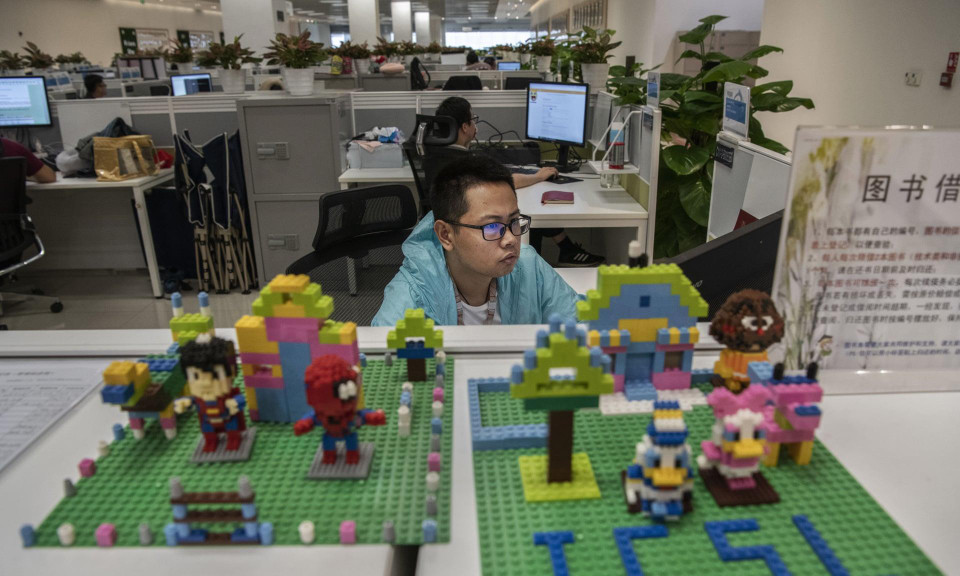 Một nhân viên trong phòng thí nghiệm an ninh mạng Huawei. (Nguồn: Getty Images)