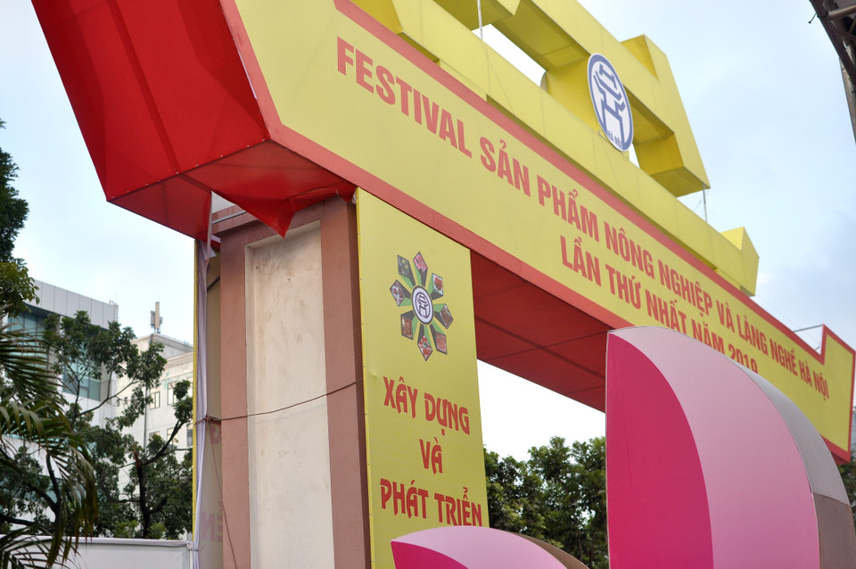 Festival Sản phẩm nông nghiệp và làng nghề Hà Nội lần thứ nhất năm 2019 bao gồm các hoạt động trưng bày, quảng bá, giới thiệu xúc tiến thương mại sản phẩm. (Ảnh: Việt Đức/Vietnam+)