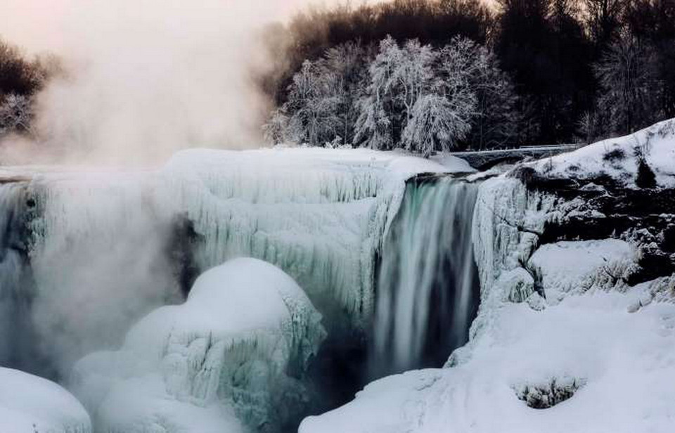 Một phần con sông ở Niagara Falls bị đống băng. (Nguồn: MARK BLINCH/Newscom/Reuters)