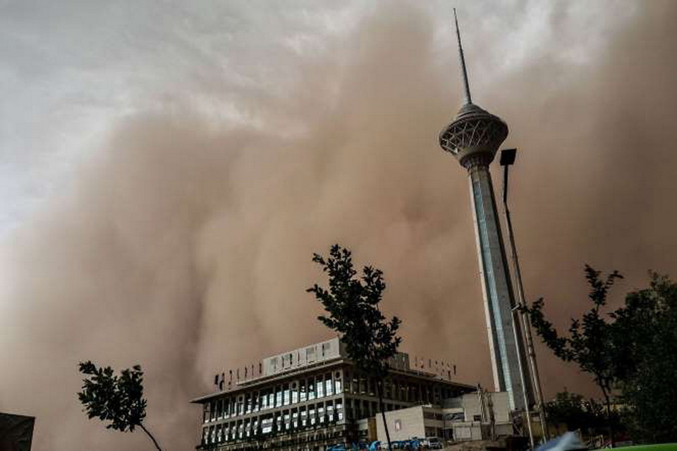 Hình ảnh đáng sợ về một cơn bão cát ở Tehran. (Nguồn: MOSTAFA VOSOGH/AFP/Getty Images)