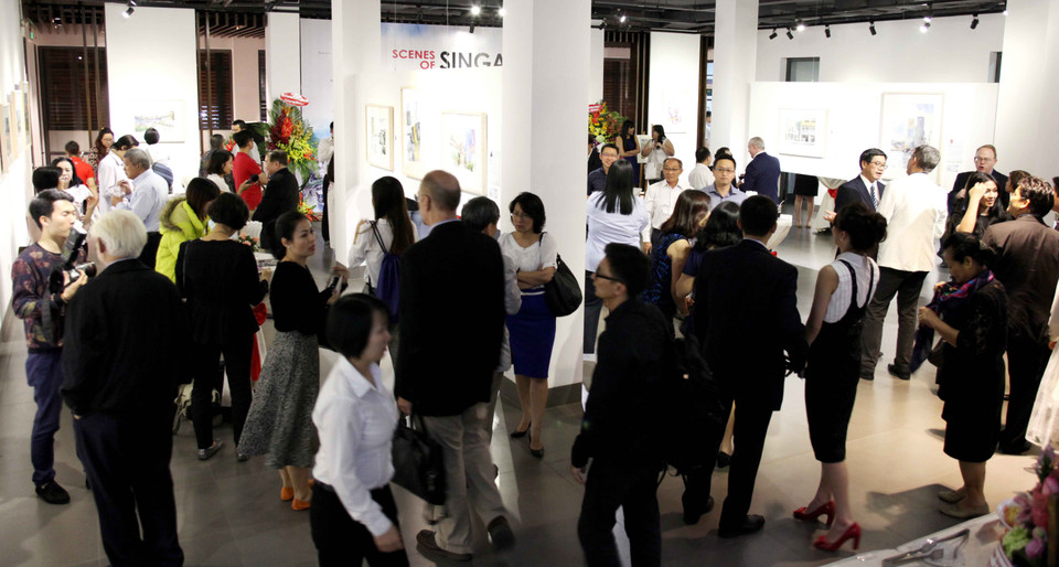Trong triển lãm lần này, 25 nghệ sĩ của Hiệp hội màu nước sẽ mang tới các tác phẩm miêu tả sinh động nhiều phương diện về một Singapore hiện đại và một Singapore cổ xưa. (Ảnh: Doãn Đức/Vietnam+)