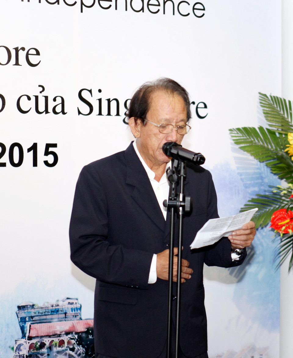 Ông Seah Kang Chui – đại diện Hiệp hội màu nước Singapore chia sẻ: ‘Trong vài ngày tới đây, các nghệ sĩ của chúng tôi rất mong đợi được đi thăm các bảo tàng nghệ thuật, phòng tranh và vẽ tranh ngoài trời tại Việt Nam, cũng như gặp gỡ các nghệ sĩ địa phương.’ (Ảnh: Doãn Đức/Vietnam+)