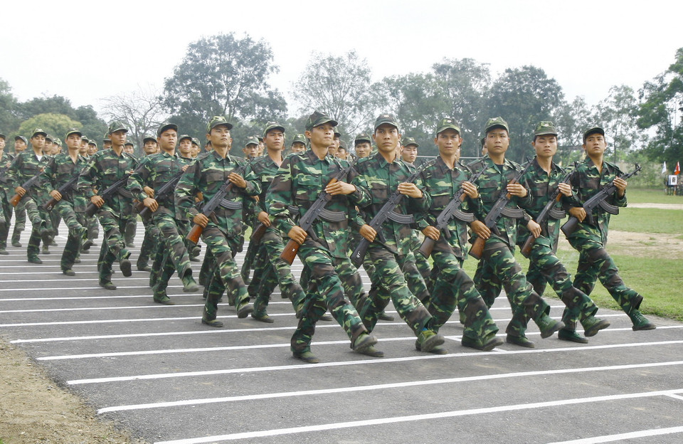  Lực lượng vũ trang của tỉnh Quảng Trị duyệt đội ngũ tại buổi lễ. (Ảnh: Hồ Cầu/TTXVN) 