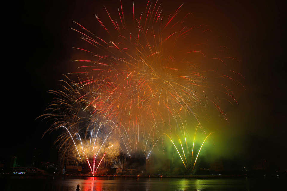 Màn trình diễn pháo hoa của đội Việt Nam. (Ảnh: Trần Lê Lâm/TTXVN)