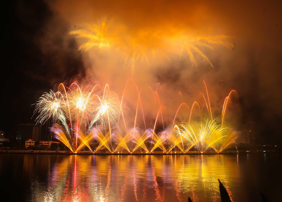 Màn trình diễn pháo hoa của đội Nga. (Ảnh: Trần Lê Lâm/TTXVN)