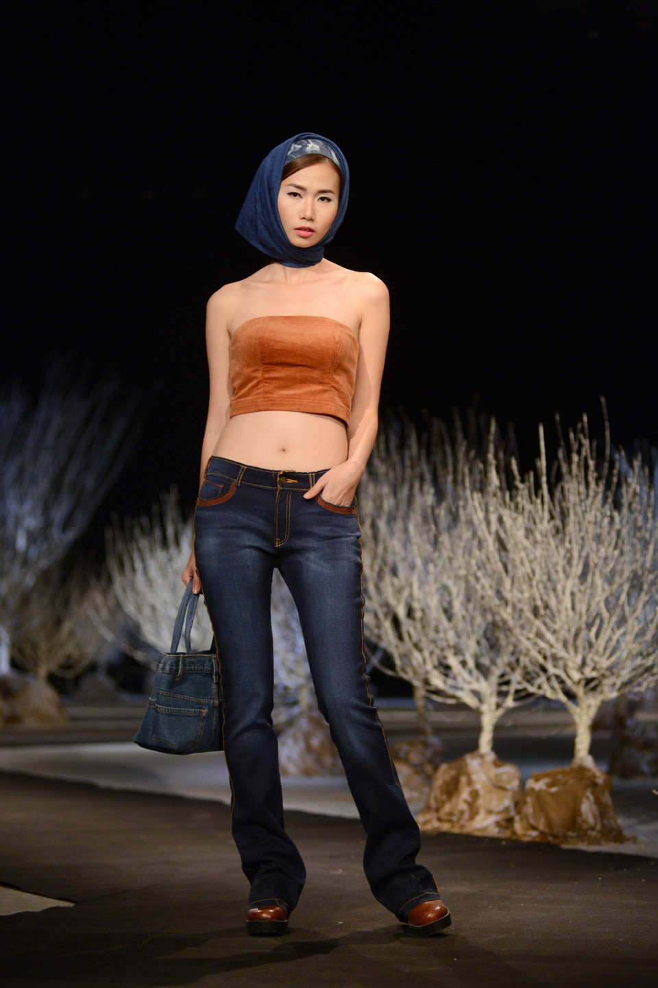 Bộ sưu tập được thiết kế theo phong cách trẻ trung, năng động như croptop, áo khoác nhẹ,… (Ảnh: Ngọc Tùng/Vietnam+)