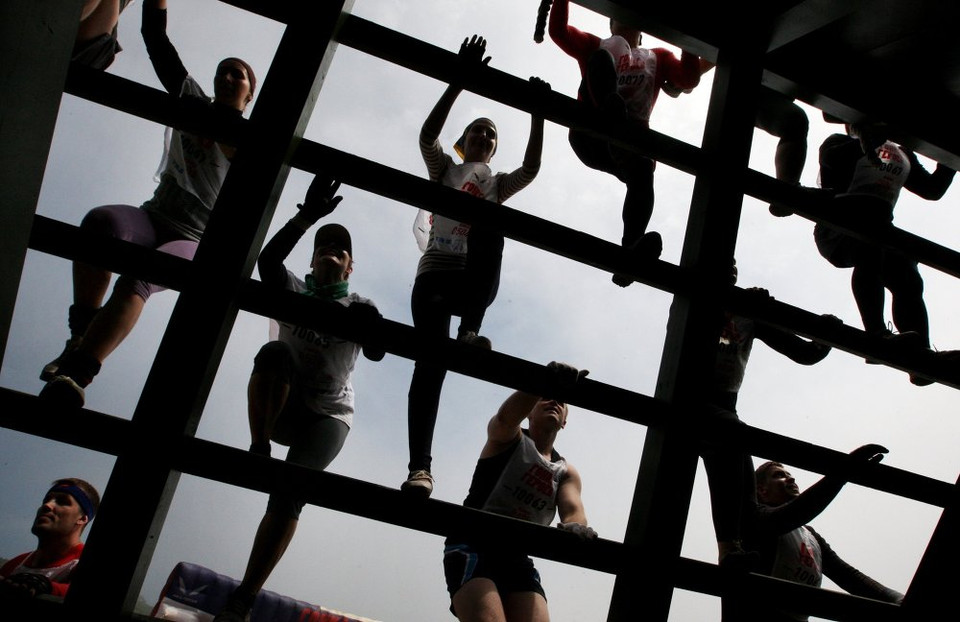 Gần 4.000 người tham gia vào sự kiện 'The Heroes' Race' được tổ chức ở doanh trại huấn luyện quân đội Gornostai ở Vladivostok. (Nguồn: Sputniknews)