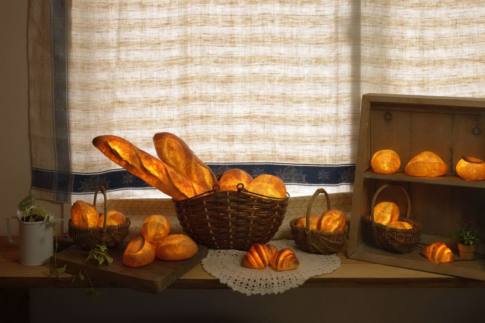 Những chiếc bánh mỳ cô sử dụng có nhiều hình dạng khác nhau và có thể tìm thấy dễ dàng ở các cửa hàng. (Nguồn: REX)