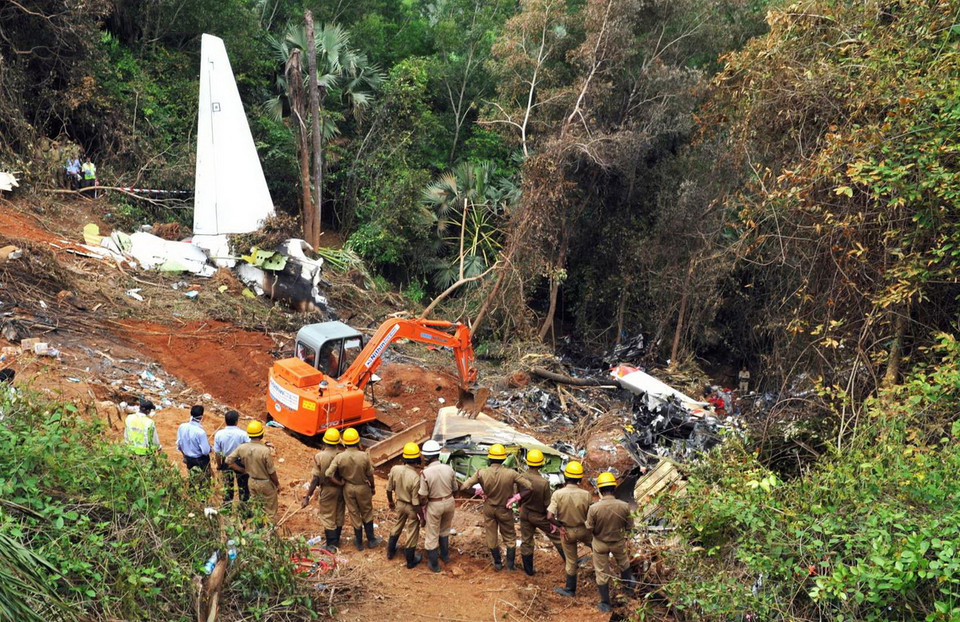 Chiếc Boeing 737 mang số hiệu chuyến bay IX-812 của Hãng Hàng không Ấn Độ Air India cất cánh từ Dubai thuộc Các Tiểu vương quốc Arab Thống nhất (UAE) và bị nạn khi hạ cánh theo lịch trình xuống sân bay Bajpe. Vụ tai nạn làm 150 người chết. (Nguồn: AFP)