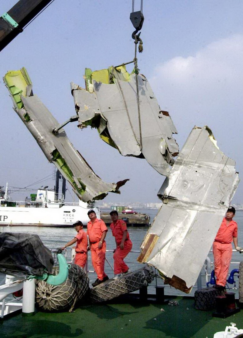 Chiếc Boeing 747-209B mang số hiệu Dynasty CI611 vỡ tung trong không trung và đâm vào eo biển Đài Loan, làm 225 người thiệt mạng. (Nguồn: AFP)