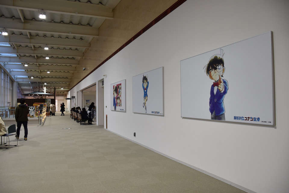 Hình ảnh các nhân vật trong câu chuyện Thám tử Conan được trang trí khắp nơi trong Sân bay Conan. (Ảnh: Vietnam+)