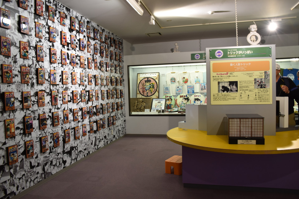 Toàn bộ các tập truyện tranh được lưu lại đầy đủ thành một bộ sưu tập phủ kín một bức tường trong Bảo tàng. (Ảnh: Vietnam+)