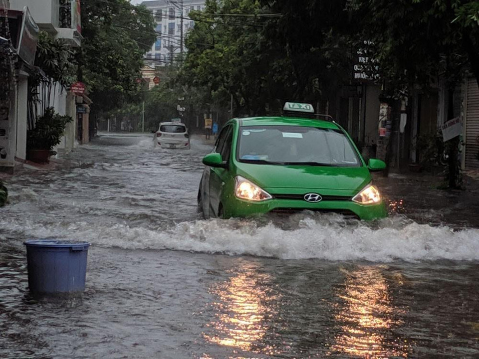 Phố Mai Hắc Đế, thành phố Hải Dương, tỉnh Hải Dương bị ngập (Ảnh chụp sáng 3/8). (Ảnh: Mạnh Minh/TTXVN)